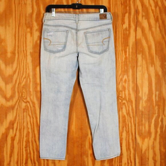 American Eagle Boy Crop Distressed Light Wash Jeans - Size 2 - Picture 2 of 12